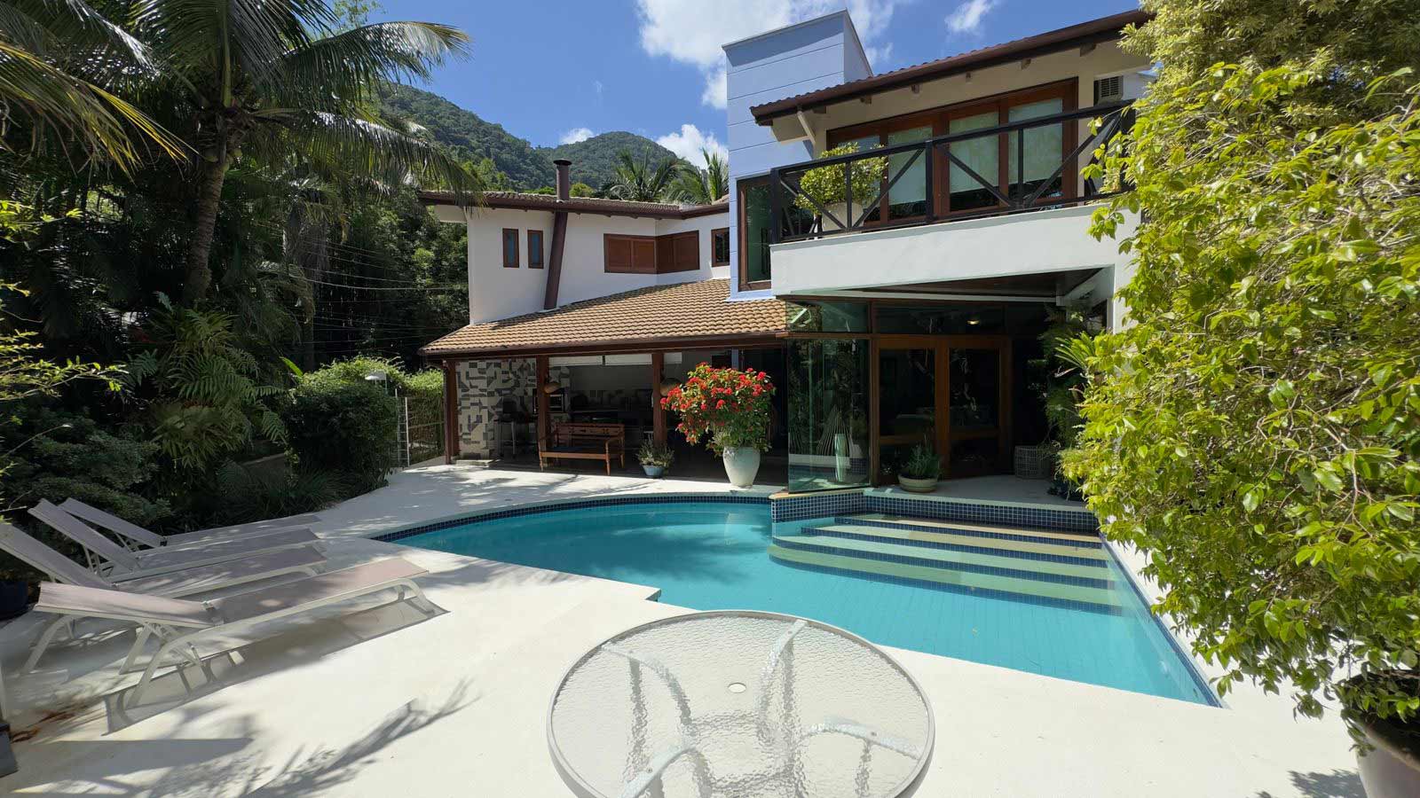 ab8aebc9-13a4-4462-ab8c-da297cd557f5-1