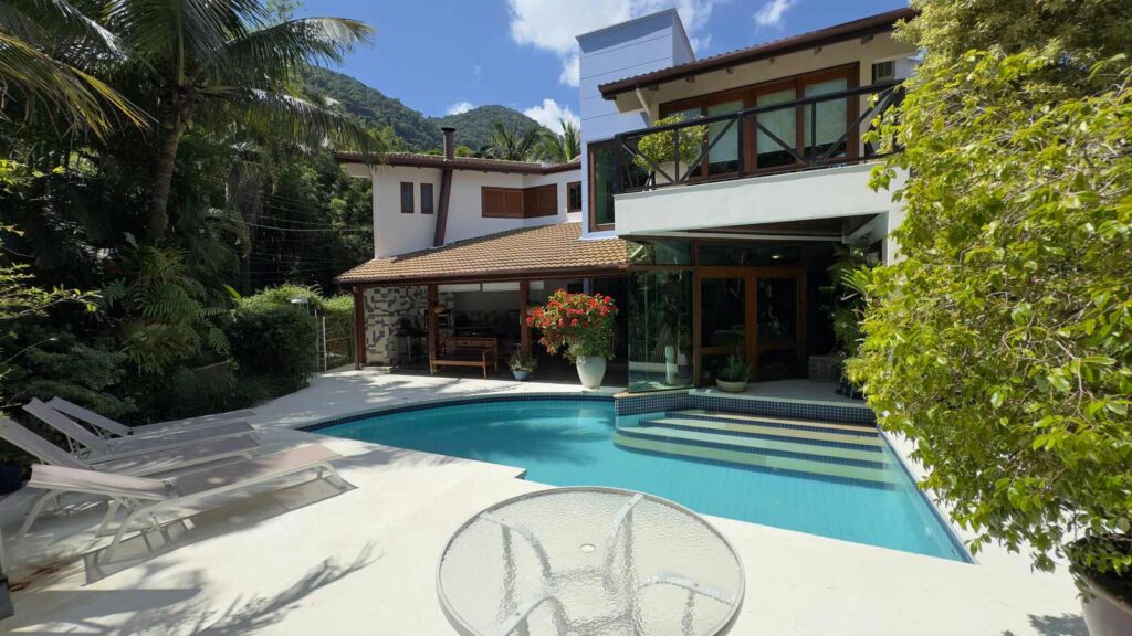 ab8aebc9-13a4-4462-ab8c-da297cd557f5